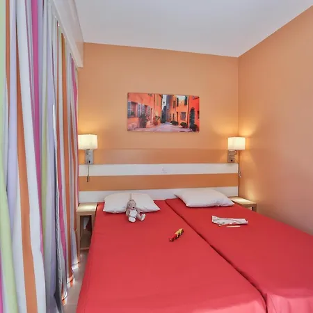 Pierre Et Amandine Сен-Тропе