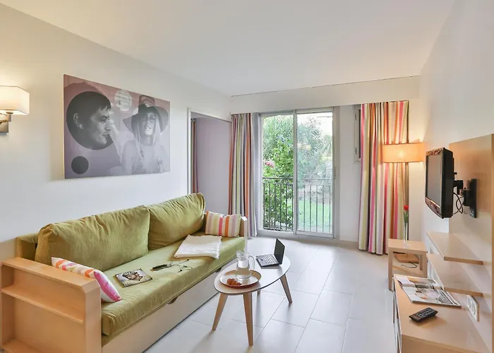 Pierre Et Amandine Hotel