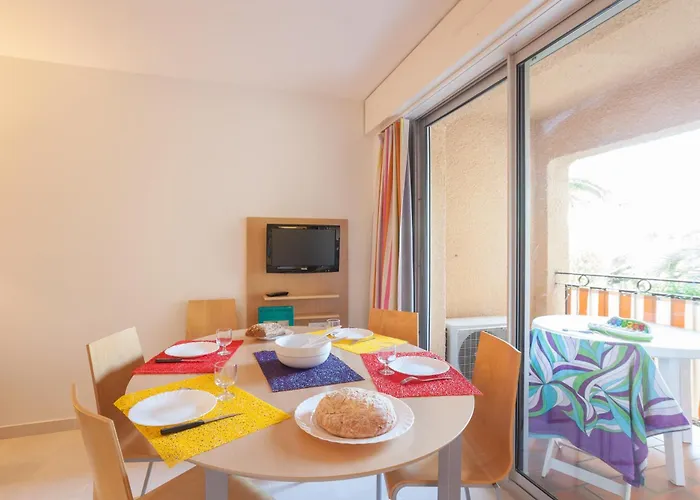 Hotel Pierre Et Amandine 3*