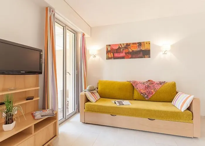 Pierre Et Amandine Hotel 3*