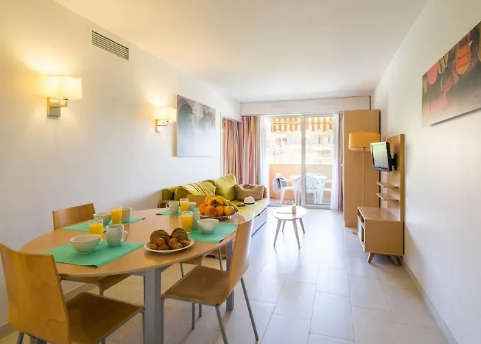 Pierre Et Amandine Hotel