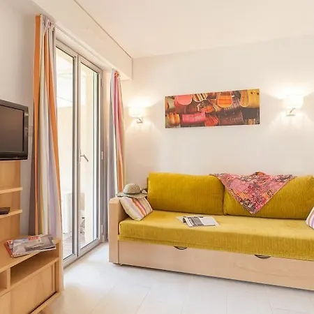 Pierre Et Amandine מלון 3*