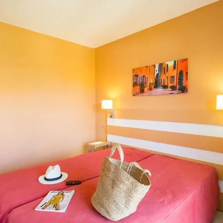 Pierre Et Amandine מלון